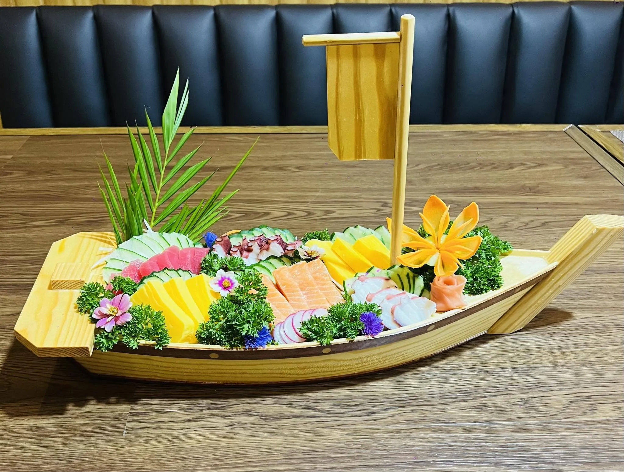 Thuyền sashimi
